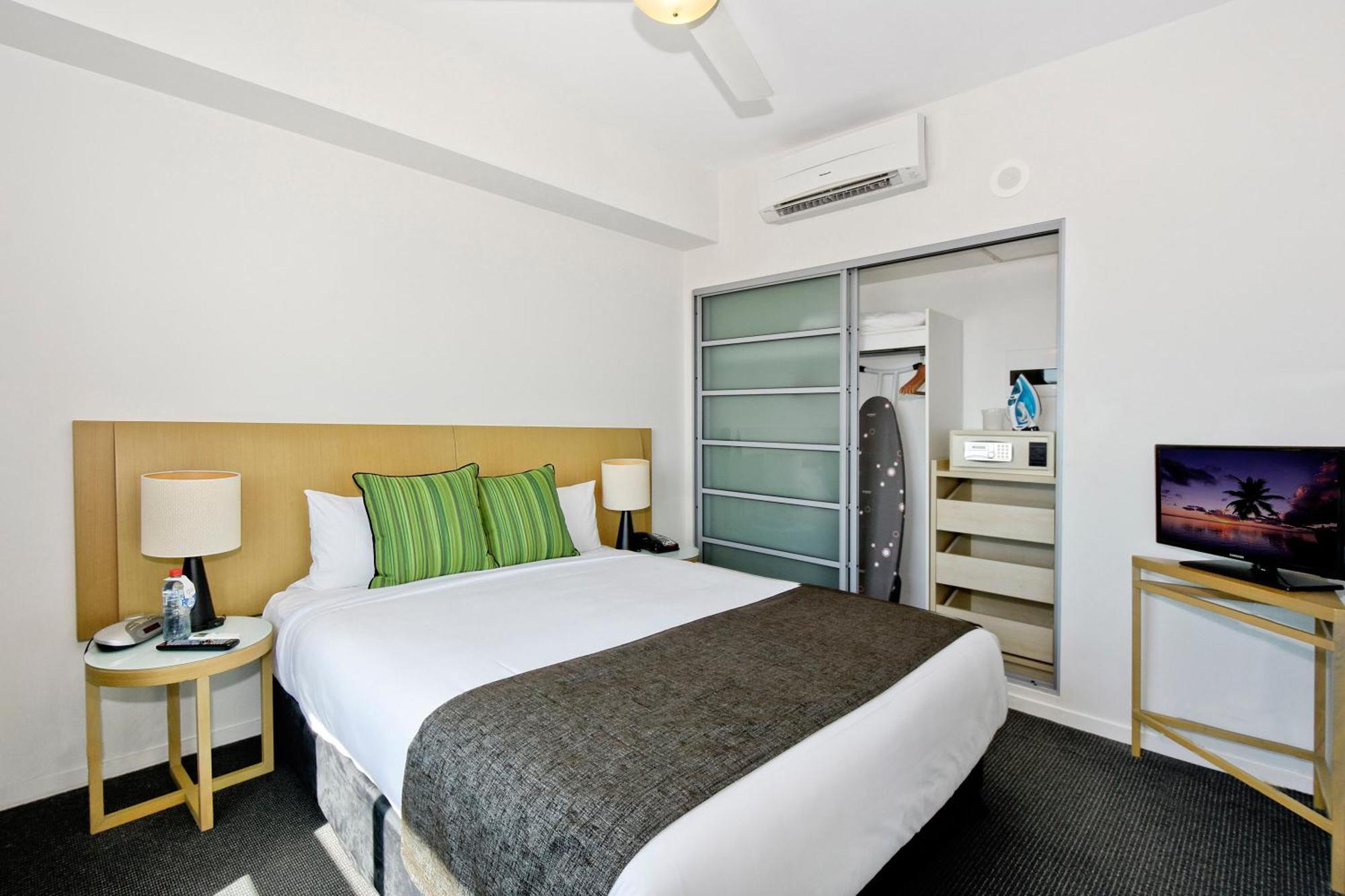 Two-Bedroom Dual Key Water View,1277146453:JPEG